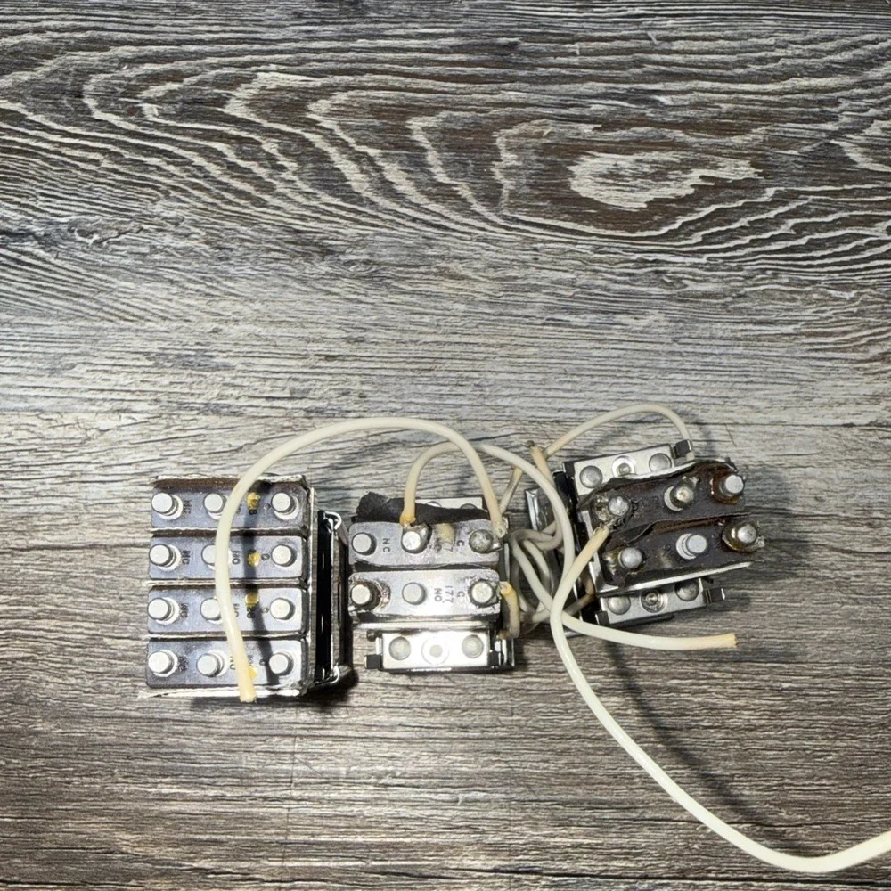Master Specialties Co push Switch Lot Of 3 PH10A1-2 PH10A1-1 & 10EF13 For Parts